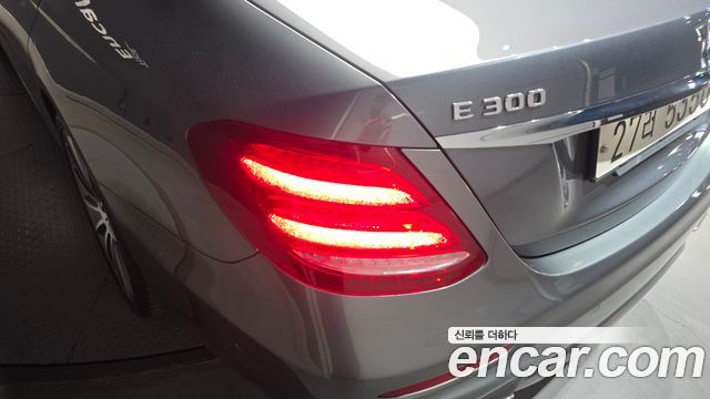 Mercedes-Benz E-Class E300 4MATIC AMG Line