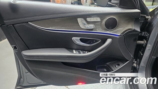 Mercedes-Benz E-Class E300 4MATIC AMG Line