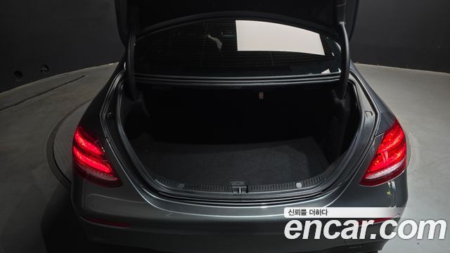 Mercedes-Benz E-Class E300 4MATIC AMG Line