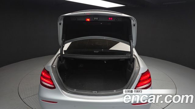 Mercedes-Benz E-Class E220d Avantgarde