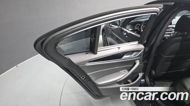 BMW 5-Series 520d xDrive M Sport Package Plus