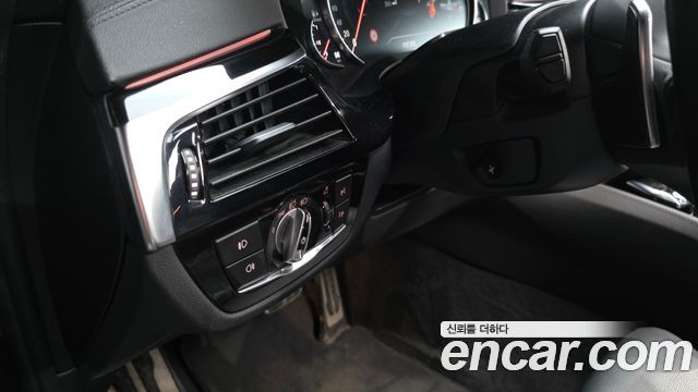 BMW 5-Series 520d xDrive M Sport Package Plus
