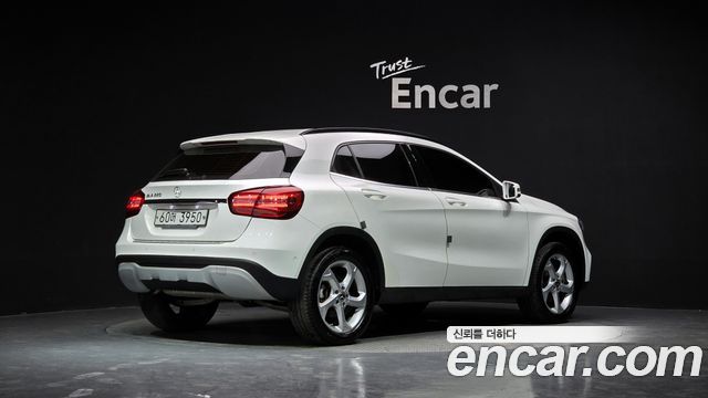 Mercedes-Benz GLA-Class GLA220