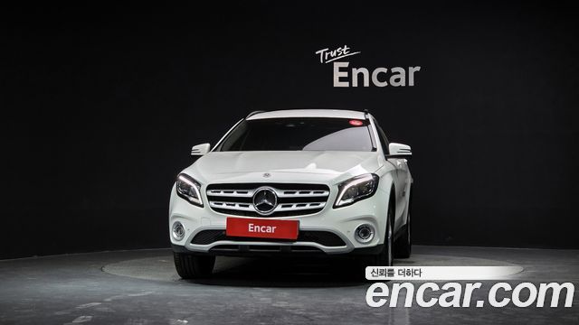 Mercedes-Benz GLA-Class GLA220