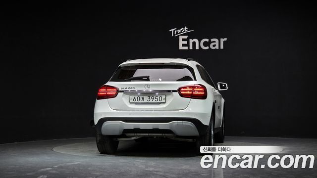 Mercedes-Benz GLA-Class GLA220