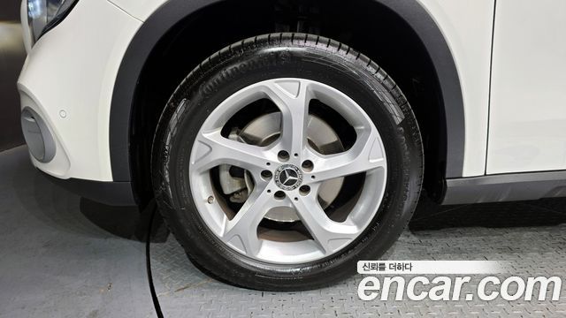 Mercedes-Benz GLA-Class GLA220