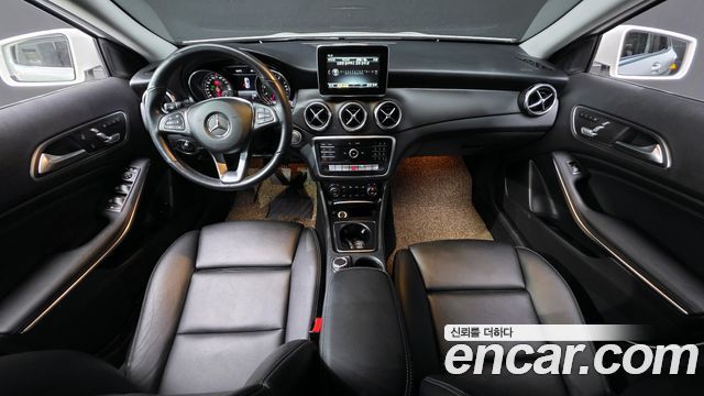 Mercedes-Benz GLA-Class GLA220