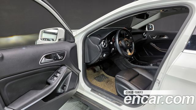 Mercedes-Benz GLA-Class GLA220
