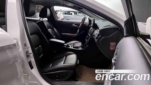 Mercedes-Benz GLA-Class GLA220