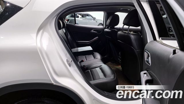 Mercedes-Benz GLA-Class GLA220