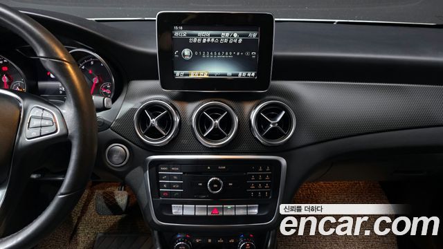 Mercedes-Benz GLA-Class GLA220
