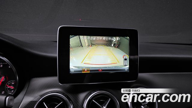Mercedes-Benz GLA-Class GLA220