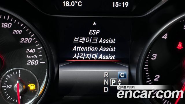Mercedes-Benz GLA-Class GLA220