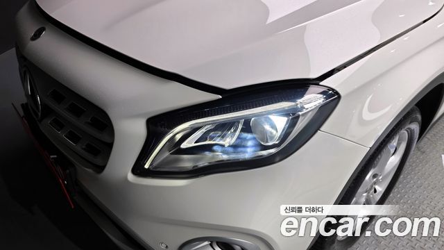 Mercedes-Benz GLA-Class GLA220