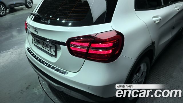 Mercedes-Benz GLA-Class GLA220