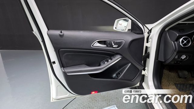 Mercedes-Benz GLA-Class GLA220