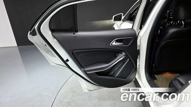 Mercedes-Benz GLA-Class GLA220