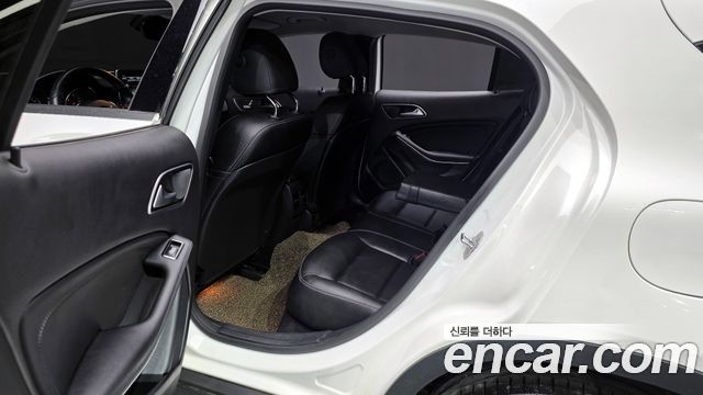 Mercedes-Benz GLA-Class GLA220