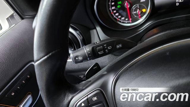 Mercedes-Benz GLA-Class GLA220