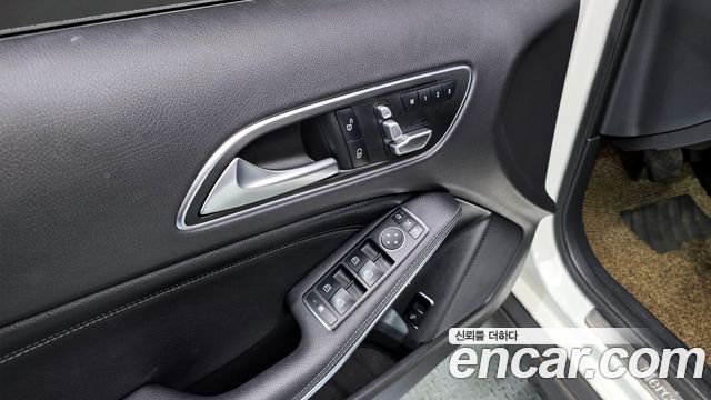 Mercedes-Benz GLA-Class GLA220