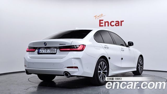 BMW 3-Series 320i