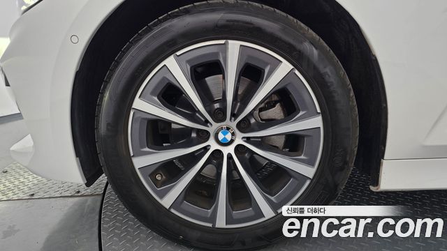 BMW 3-Series 320i
