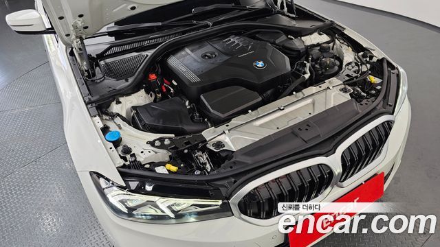 BMW 3-Series 320i