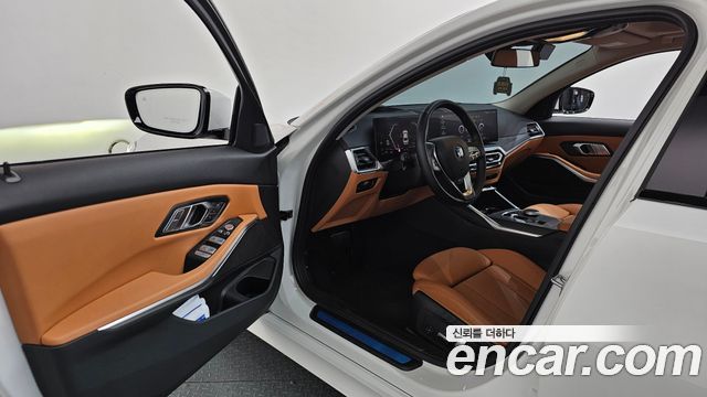 BMW 3-Series 320i