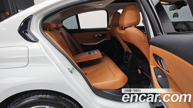 BMW 3-Series 320i