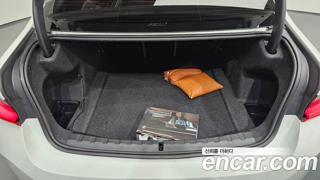 BMW 3-Series 320i