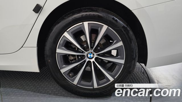 BMW 3-Series 320i