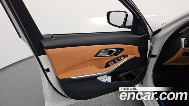 BMW 3-Series 320i