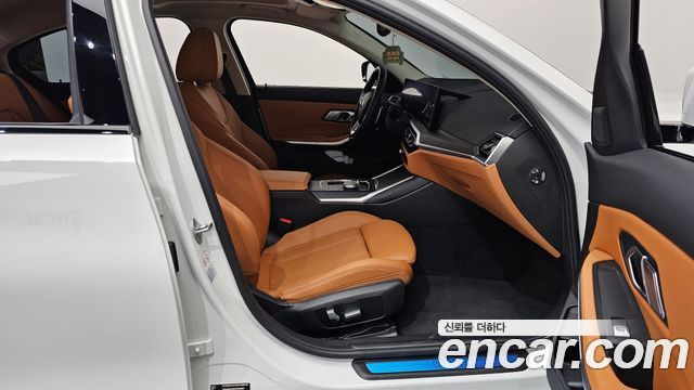 BMW 3-Series 320i