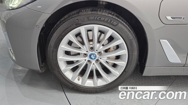BMW 5-Series 530e Luxury