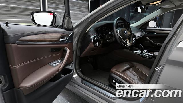 BMW 5-Series 530e Luxury