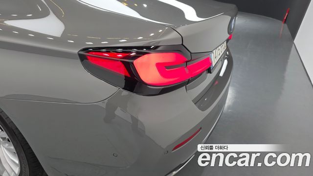 BMW 5-Series 530e Luxury