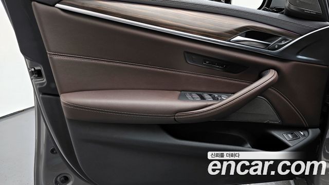 BMW 5-Series 530e Luxury