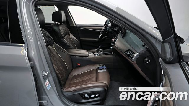 BMW 5-Series 530e Luxury
