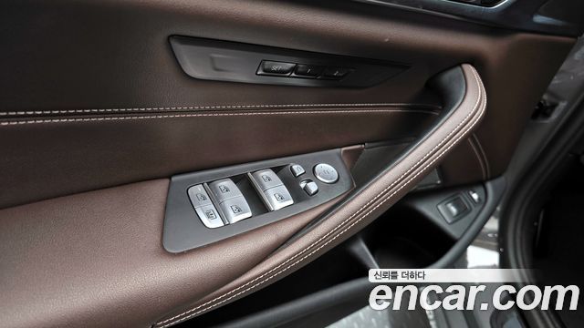 BMW 5-Series 530e Luxury