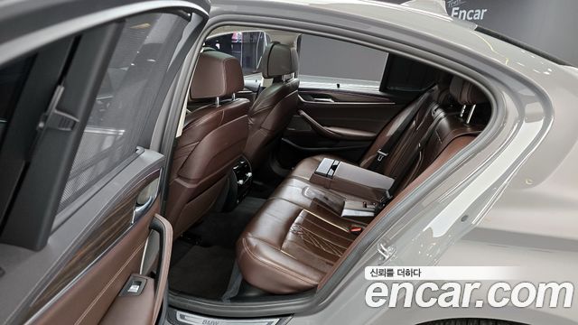 BMW 5-Series 530e Luxury