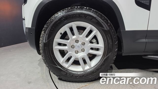 Land Rover Defender 110 D250 S