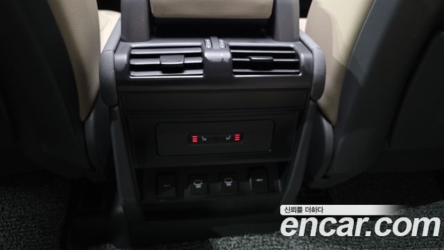 Land Rover Defender 110 D250 S