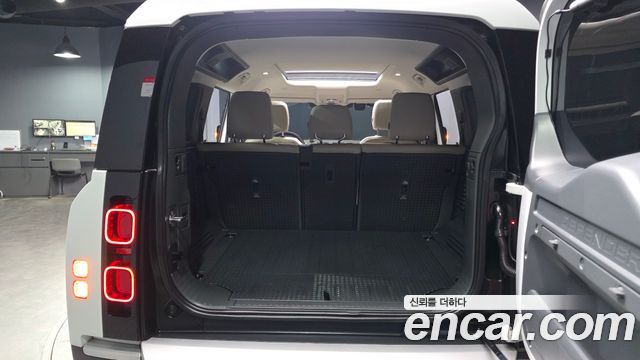 Land Rover Defender 110 D250 S