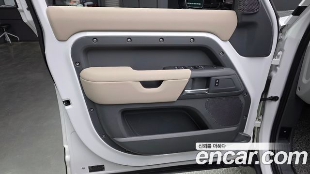 Land Rover Defender 110 D250 S