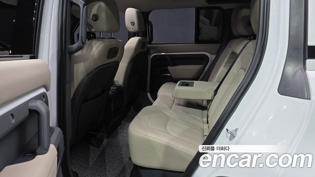 Land Rover Defender 110 D250 S