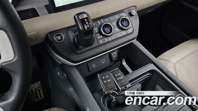 Land Rover Defender 110 D250 SE