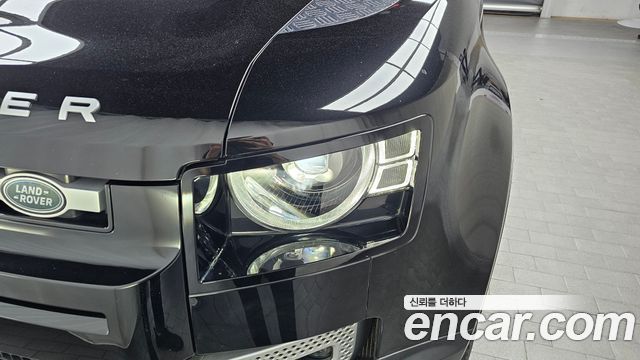 Land Rover Defender 110 D250 SE