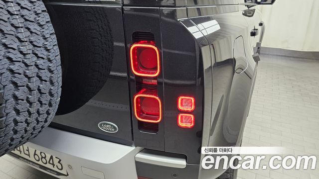 Land Rover Defender 110 D250 SE