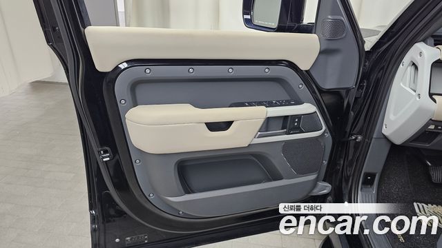 Land Rover Defender 110 D250 SE