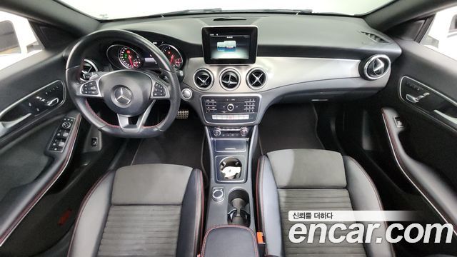 Mercedes-Benz CLA-Class CLA220 AMG Line